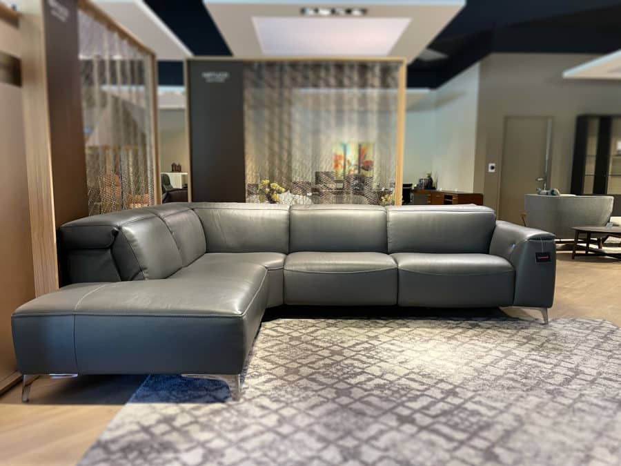 Natuzzi Editions Trionfo C074 Sectional Showroom Front View