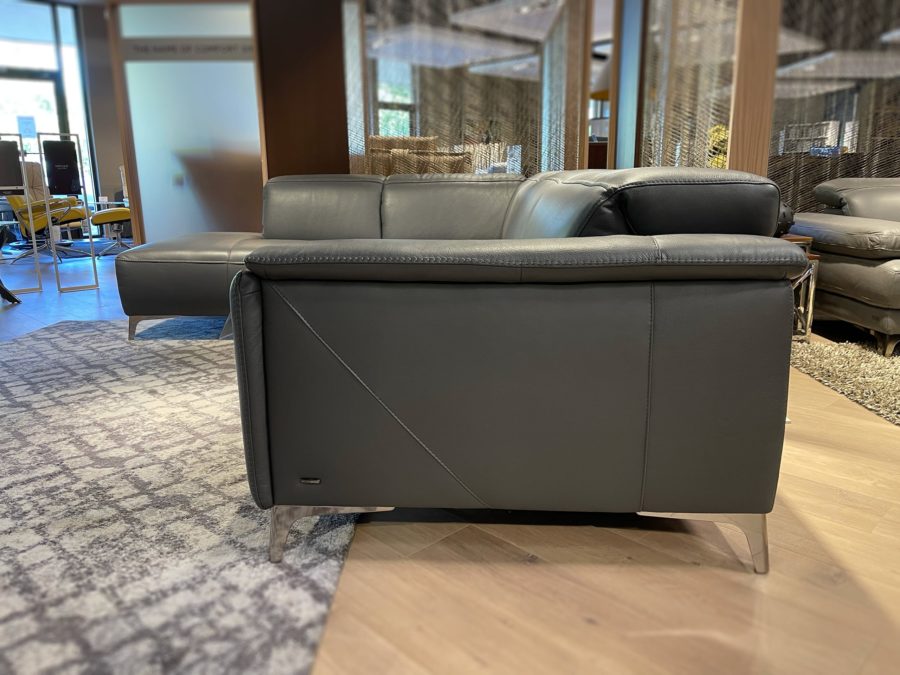 Natuzzi Editions Trionfo C074 Sectional Showroom Side View