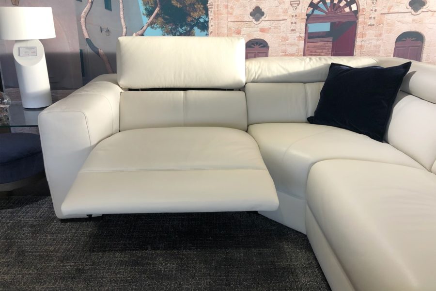 Natuzzi Italia Balance Power Reclining Sectional - Image 4