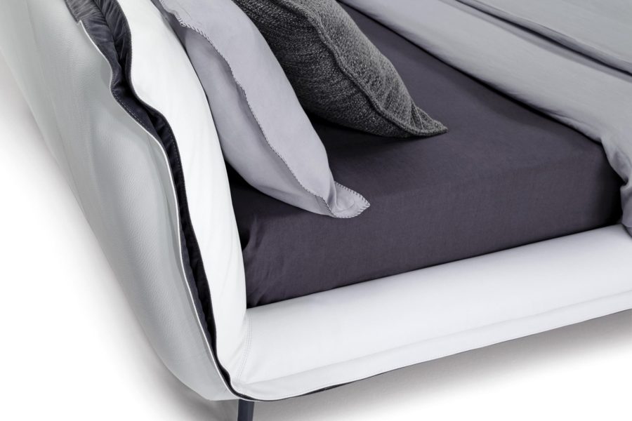 Natuzzi Italia Piuma Queen Bed - Image 3