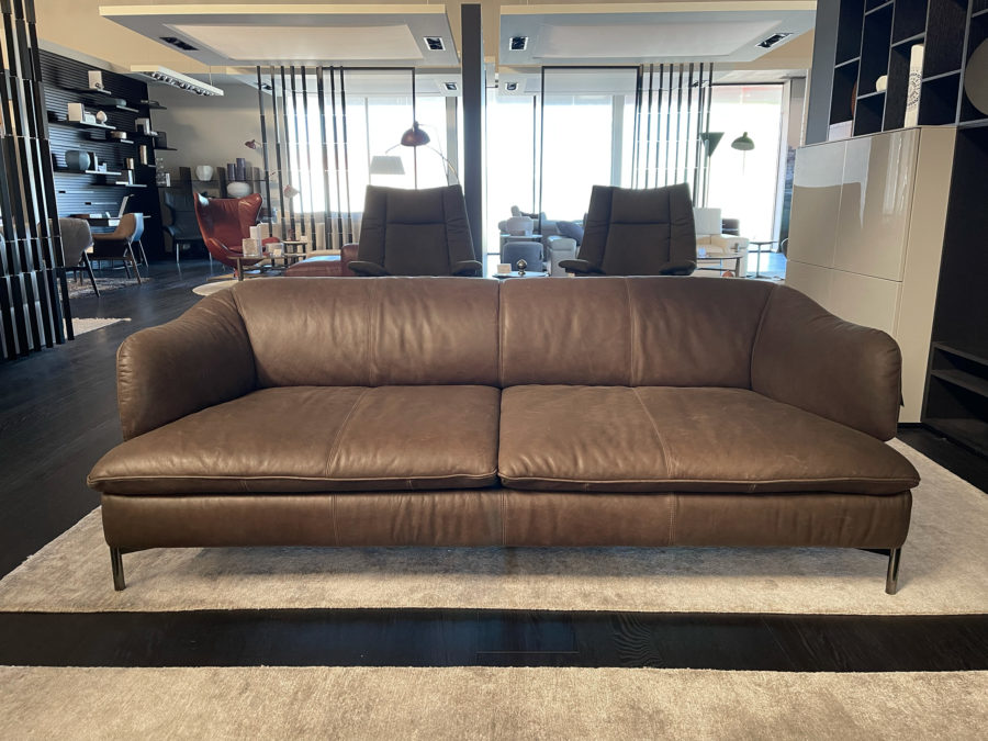 Natuzzi Italia 3041 Saturday sofa showroom front view