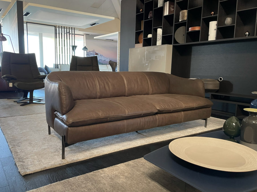 Natuzzi Italia 3041 Saturday sofa showroom view