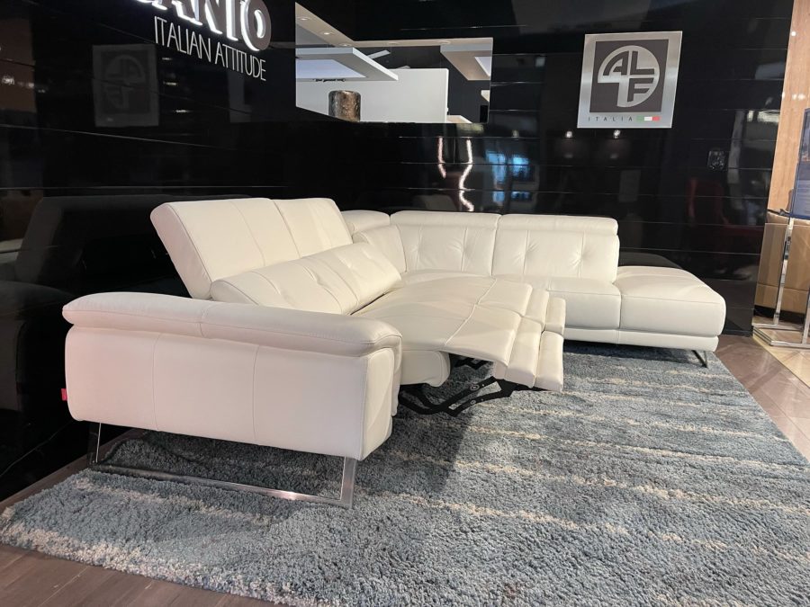 Estro Milano Arizona IS624 sectional white showroom side view with recliners option