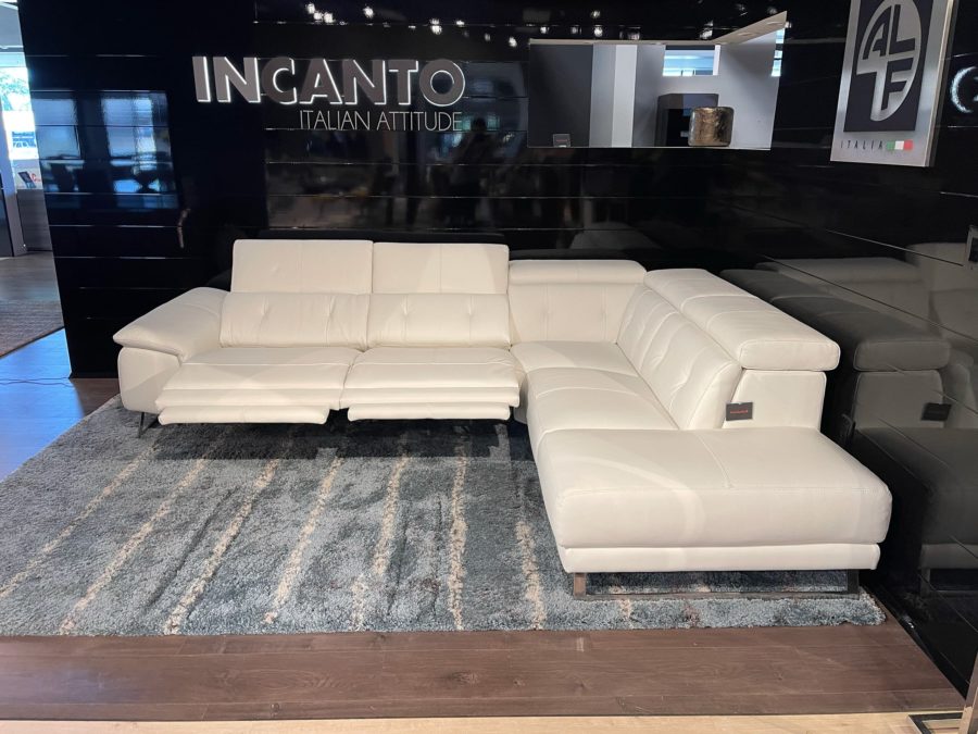 Estro Milano Arizona IS624 sectional white showroom view with recliners option