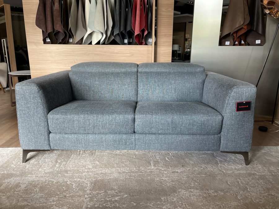 Natuzzi Italia Algo 3044 loveseat showroom front view