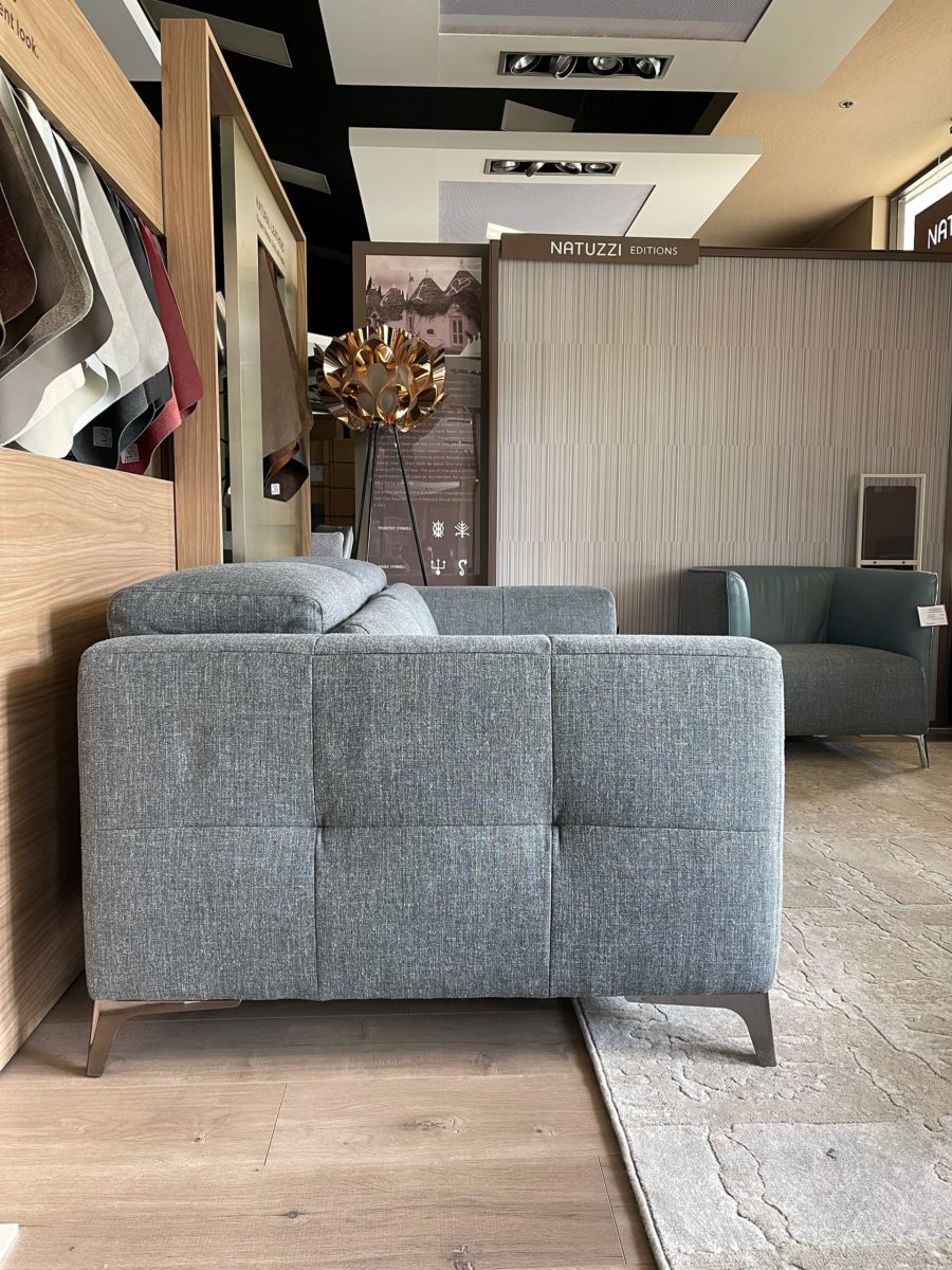 Natuzzi Italia Algo 3044 loveseat showroom side view