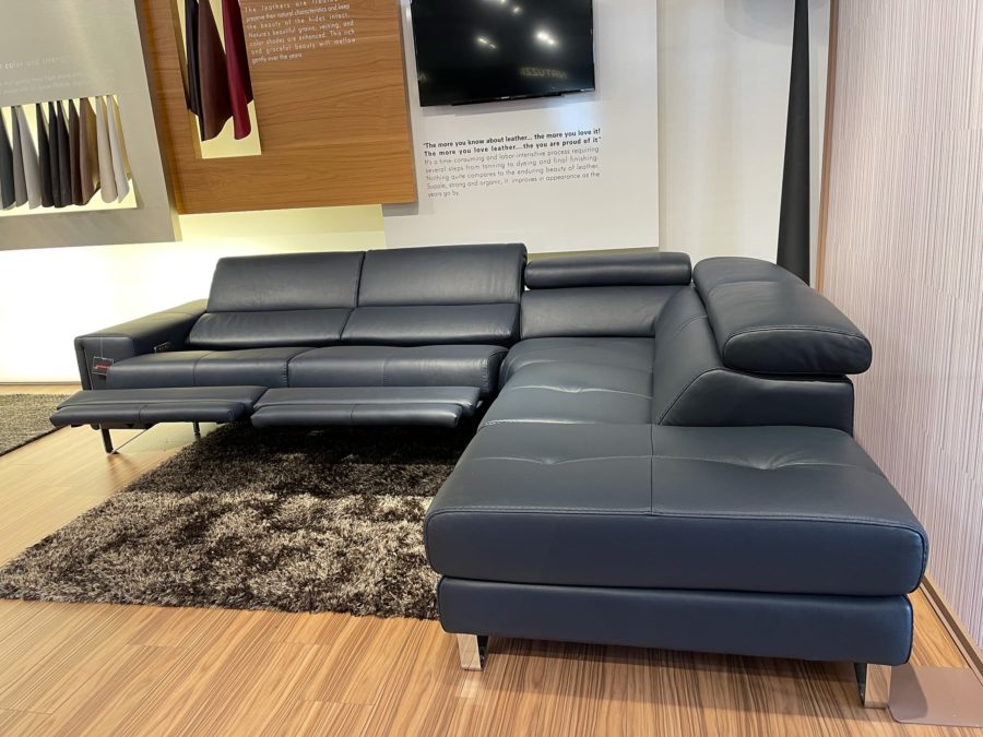 estro milano verso is326 sectional with recliners open showroom front view