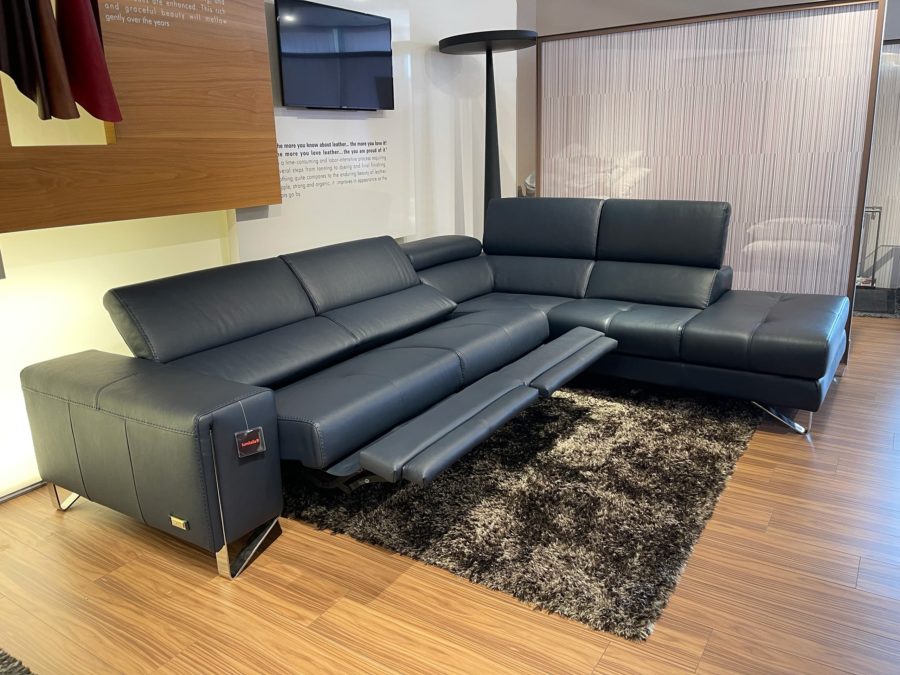 estro milano verso is326 with recliners open showroom view