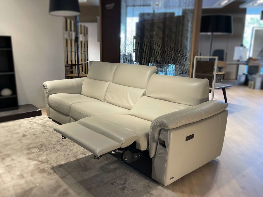 Natuzzi Editions C176 Amorevole Sofa Showroom Side View with Recliner