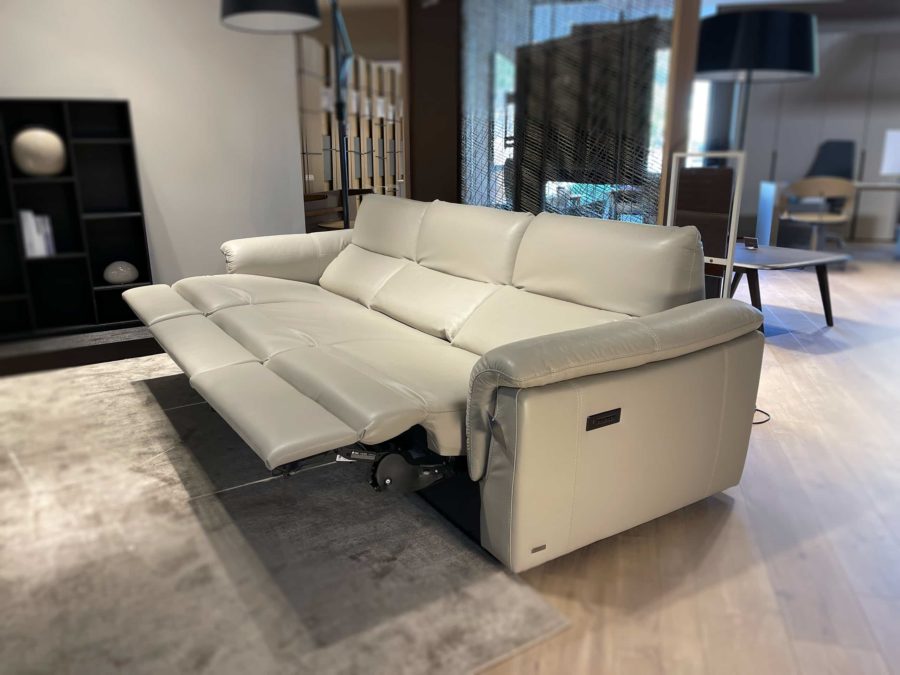 Natuzzi Editions C176 Amorevole Sofa Showroom Side View with all Recliners