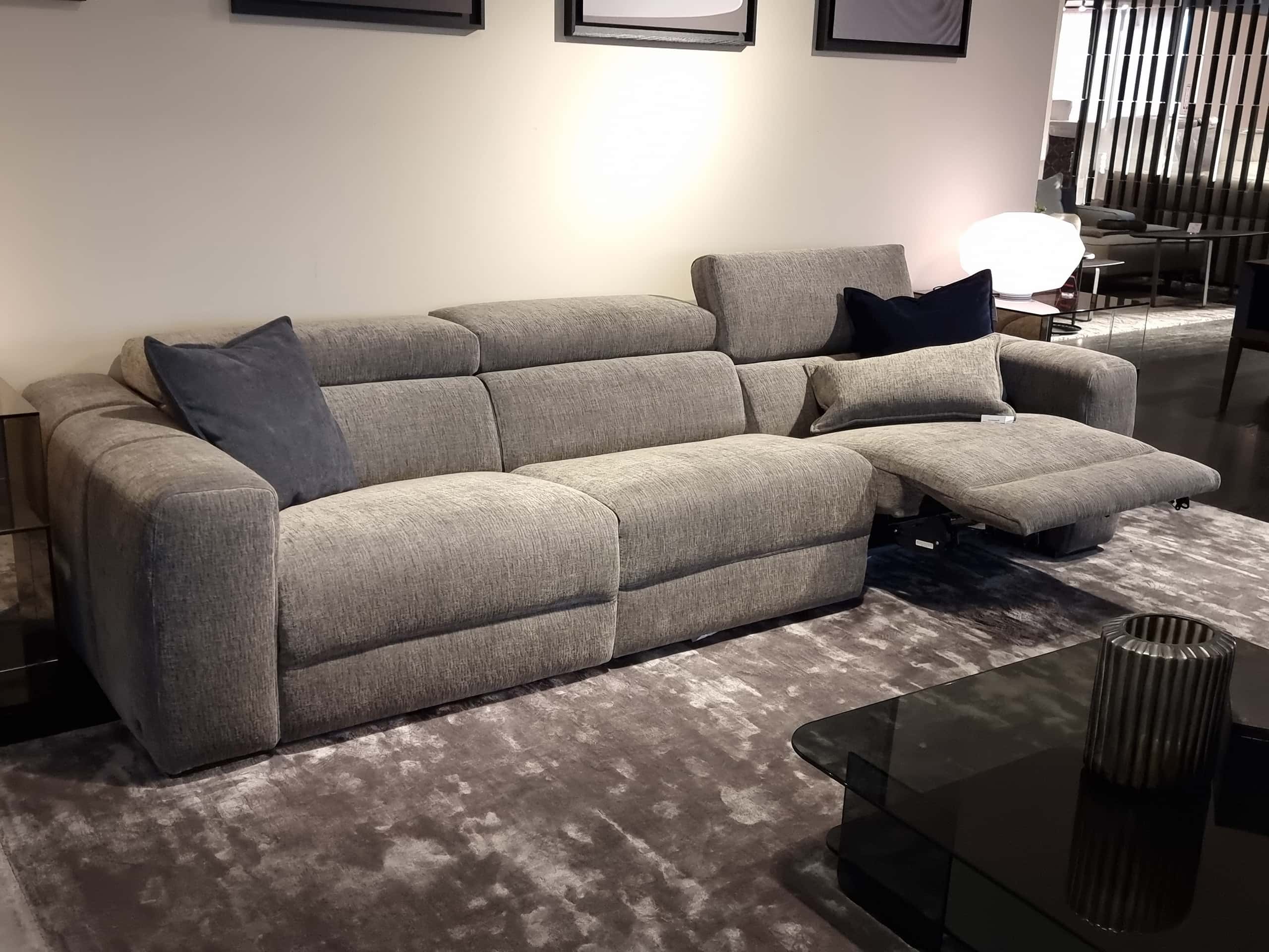 natuzzi italia balance sofa pegaso fabric warm grey - reclined seat