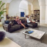 Natuzzi Italia - Herman Sectional V981 - lifestyle image with people