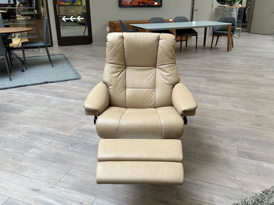 Stressless Mayfair Power Large Paloma Sand - front view