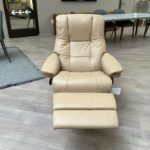 Stressless Mayfair Power Medium Paloma Sand - front view