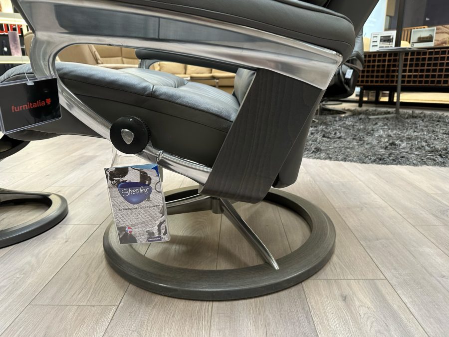 Stressless View Signature Base Large Paloma Metal Grey - base closeup view