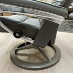 Stressless View Signature Base Medium Paloma Metal Grey - base closeup view