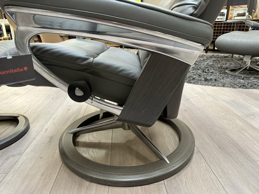 Stressless View Signature Base Medium Paloma Metal Grey - base closeup view