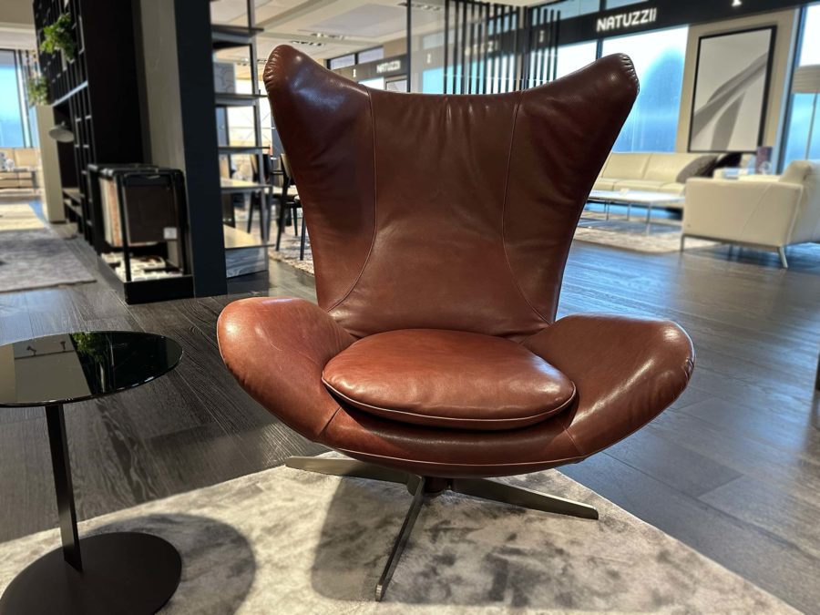 Natuzzi Italia Note Swivel Chair Burgundy 2