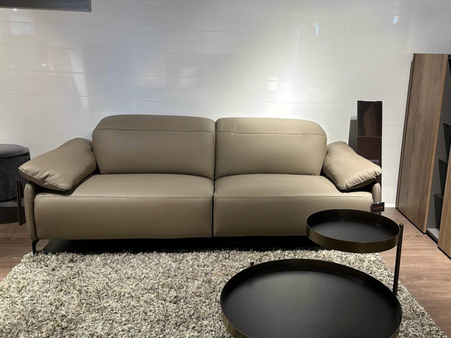 Incanto i845 Brignac Power Sofa 2