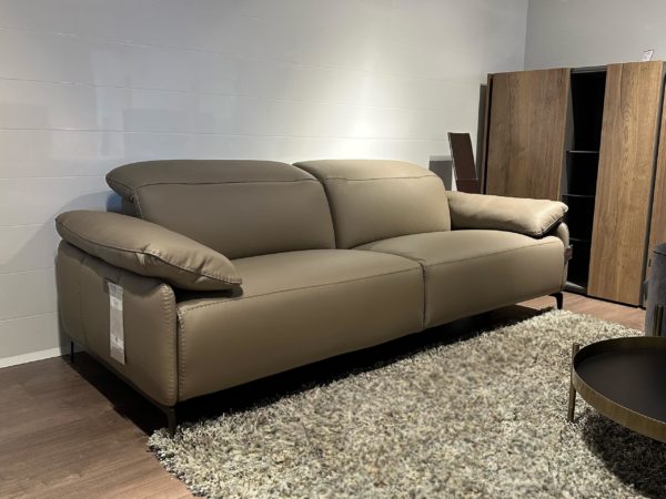 Incanto i845 Brignac Power Sofa