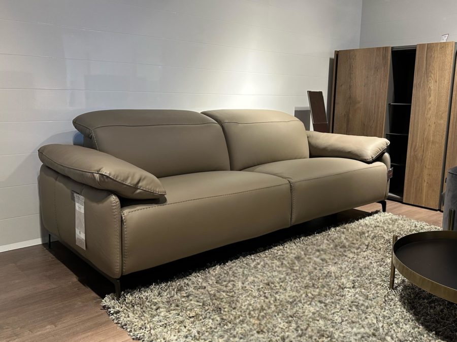 Incanto i845 Brignac Power Sofa