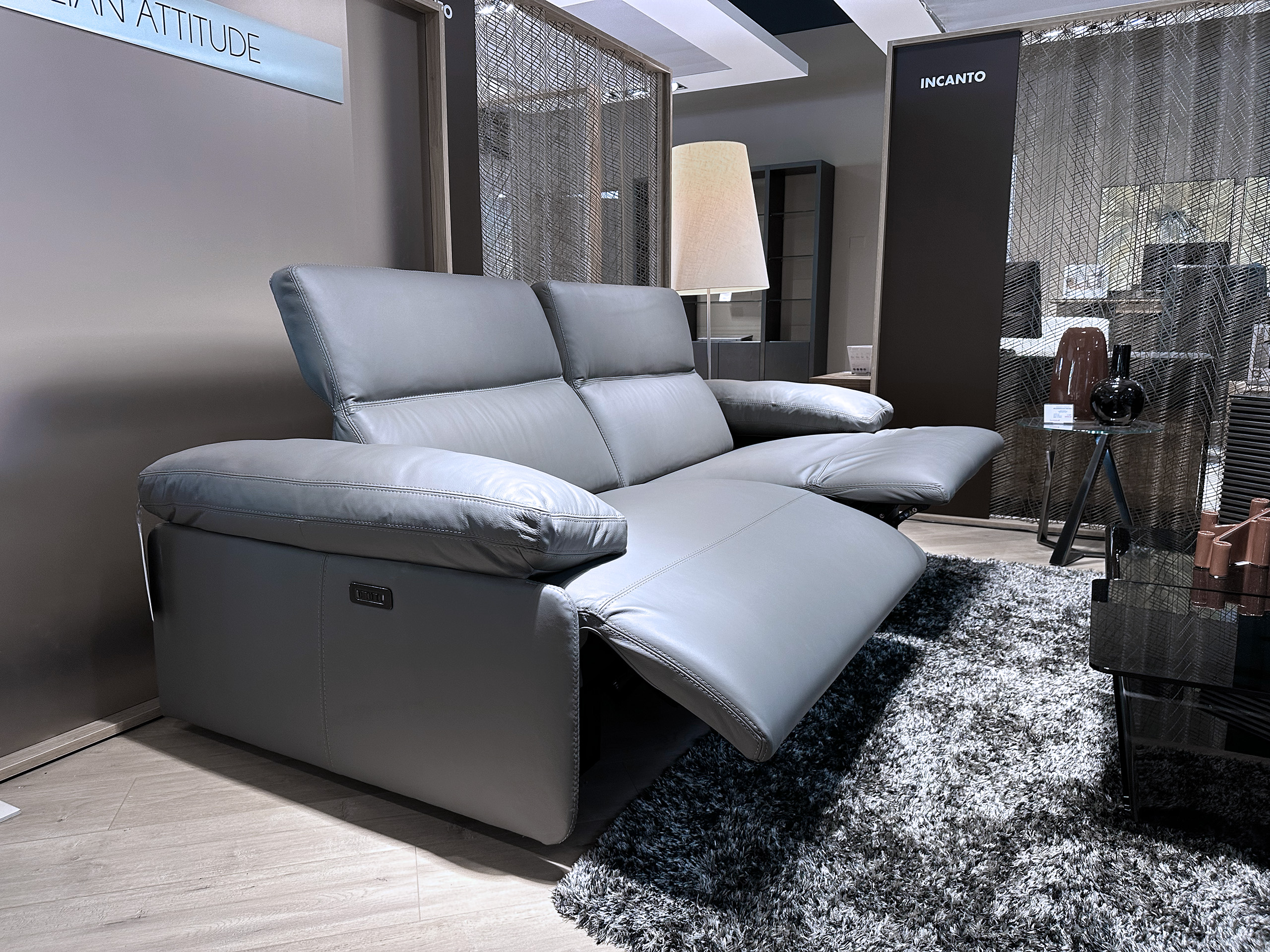 Incanto i857 Opus Power Sofa Graphite 6