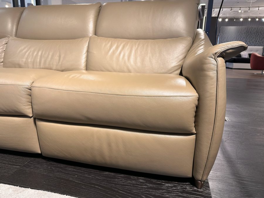 Natuzzi leather 2025 power reclining sofa