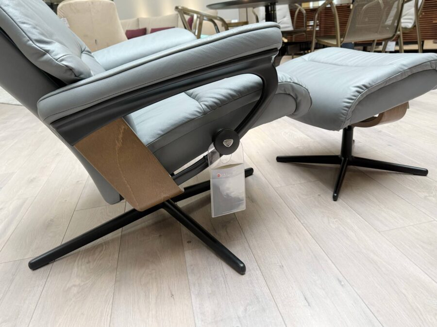 Stressless View L with Cross Base in Paloma Neutral Grey leather and Matt Black metal base