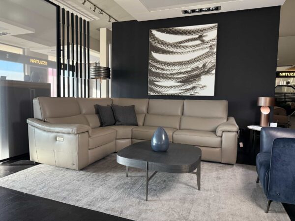 Natuzzi Italia - Rock 3062 4pc Power Sectional Light Grey - showroom full view