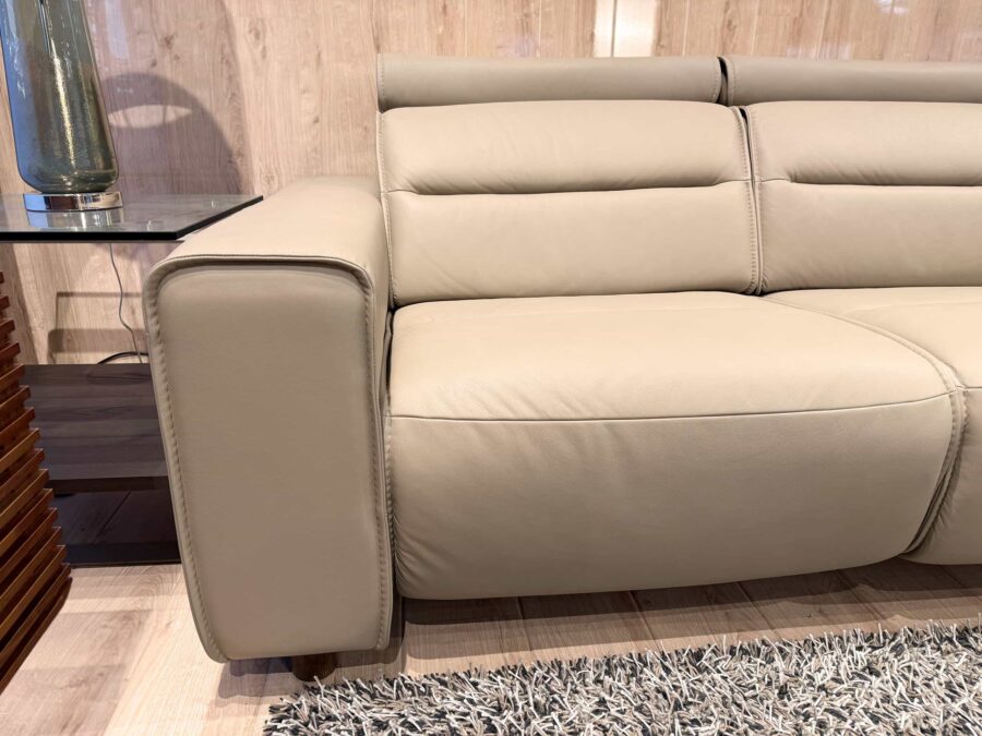Stressless Emily Power Sofa with Chaise Mushroom 3