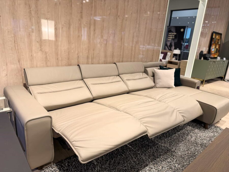 Stressless Emily Power Sofa with Chaise Mushroom 4