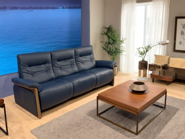 Stressless Mary 3-seat Power Sofa Oxford blue Wood Arms - room view