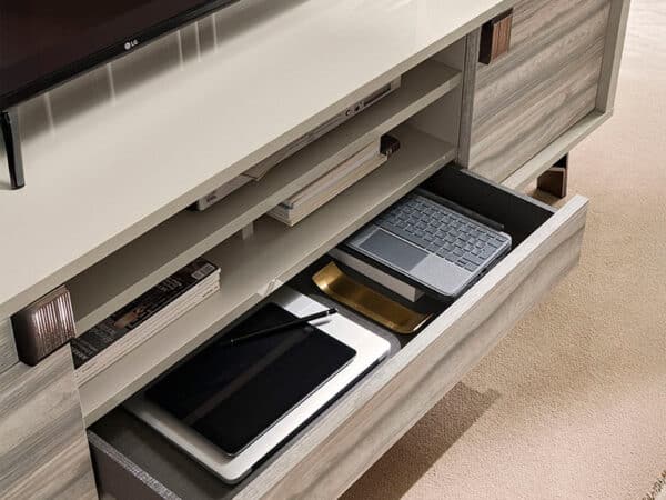 Alf Italia Jupiter TV Base Closeup 2