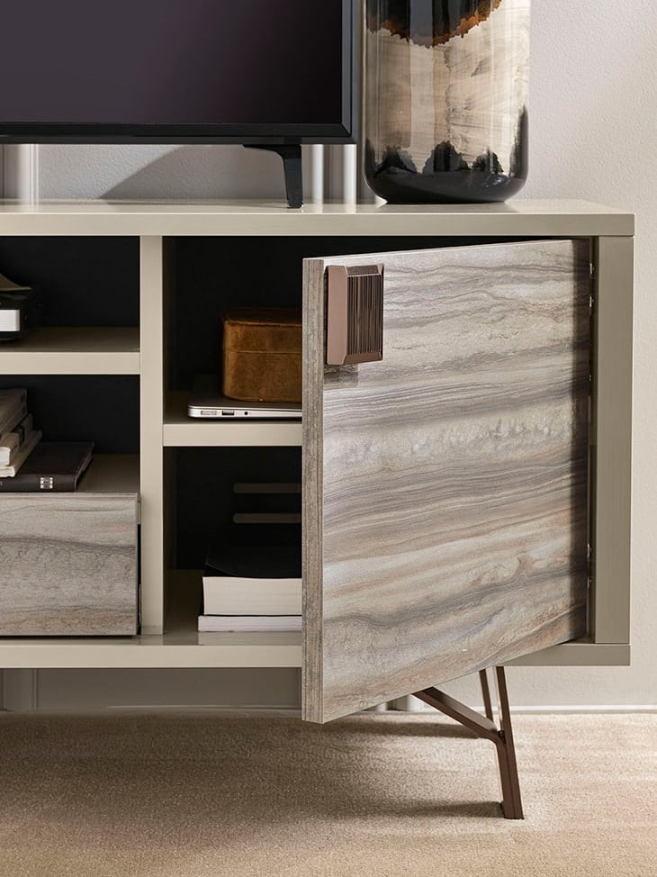 Alf Italia Jupiter TV Base Closeup