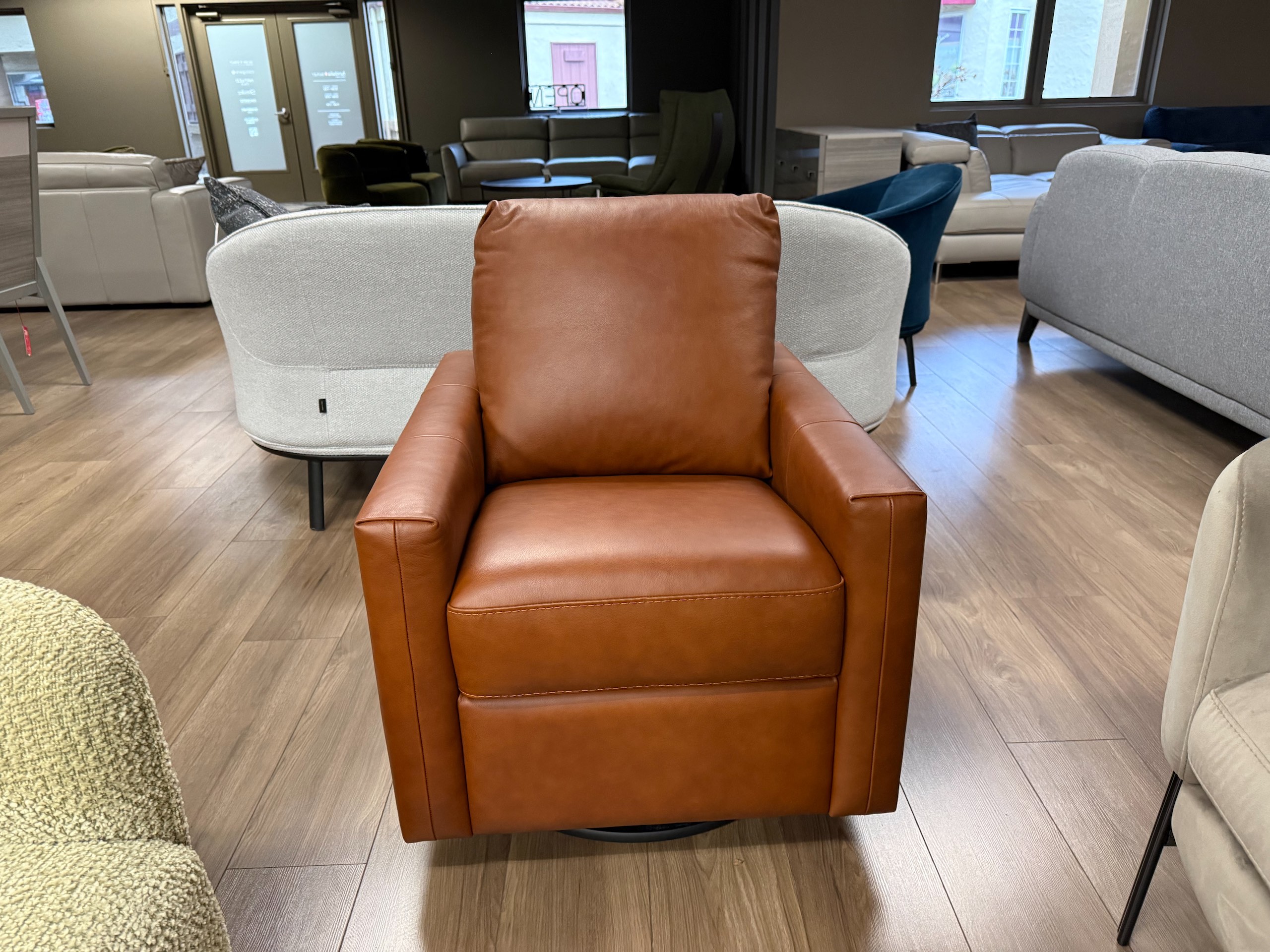 Estro Milano Francis Swivel Armchair - Image 2