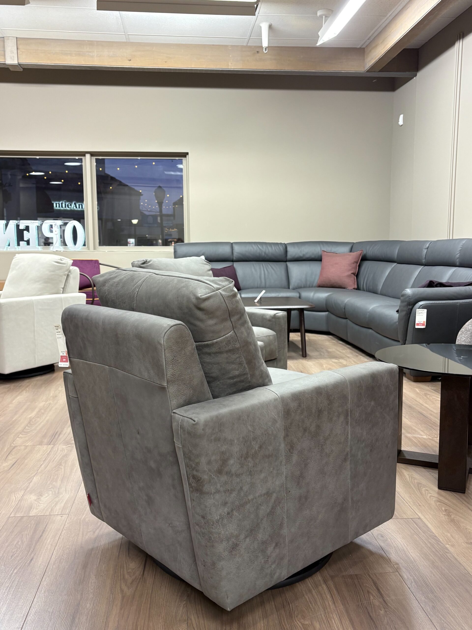 Estro Milano Francis Swivel Armchair - Image 2