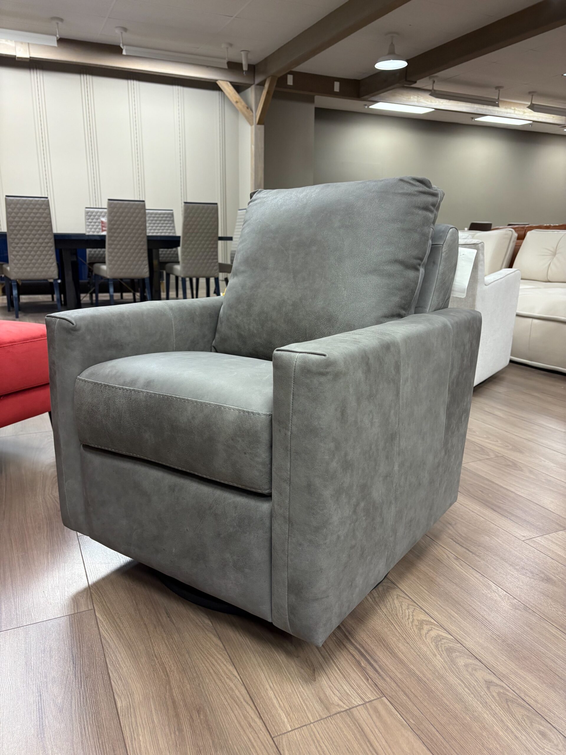 Estro Milano Francis Swivel Armchair