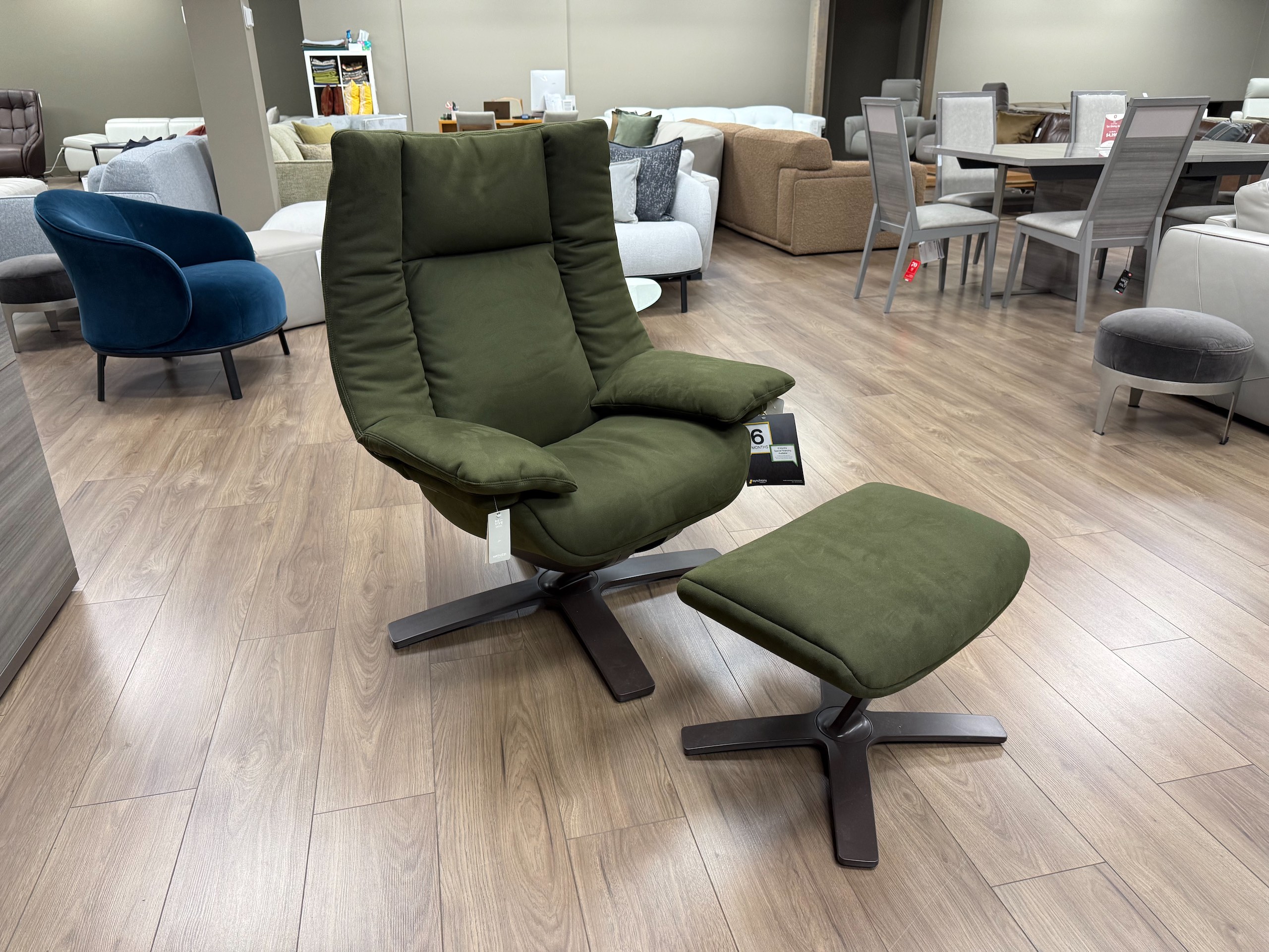 Natuzzi Italia Re-Vive Suit Queen: Recliner w/Ottoman M - Image 2