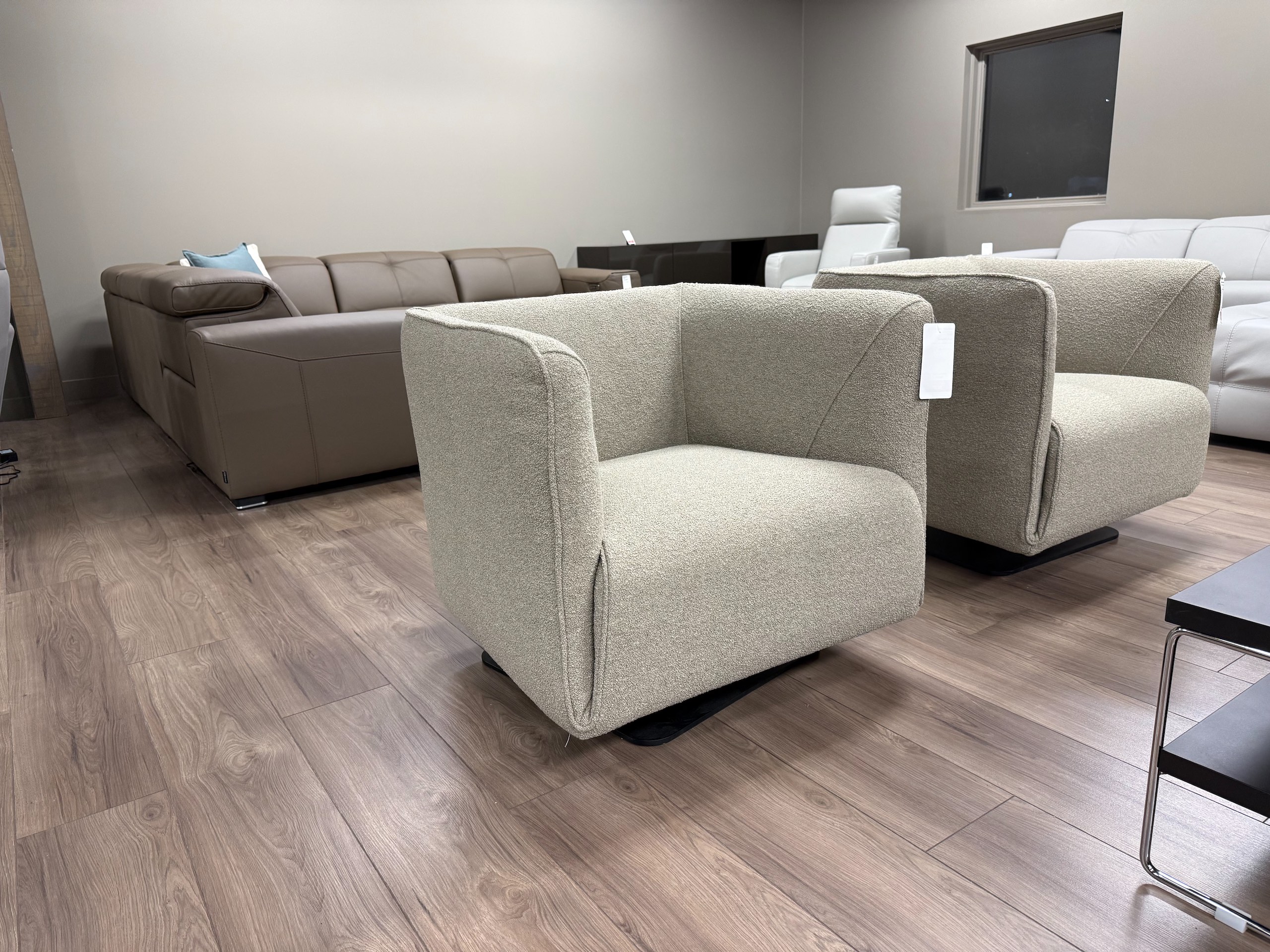 Natuzzi Italia Dodi Swivel Armchair